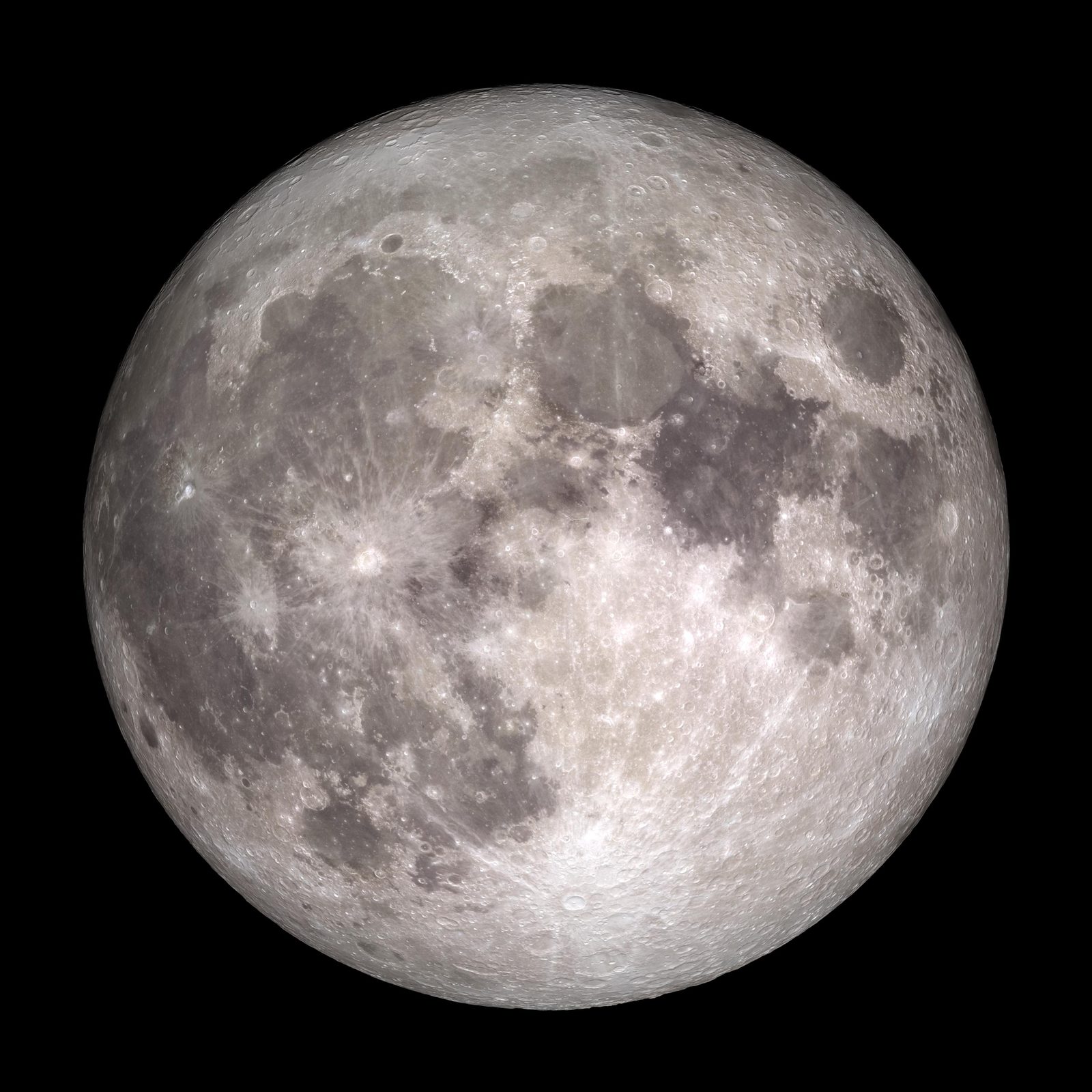 El disco completo de la Luna llena, gris y blanco, con sus mares oscuros y el sistema de rayos claros de Tycho abajo.